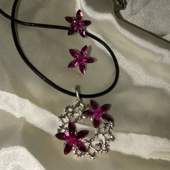 Gorgeous silver & pink pendant on leather cord - Picture 5 of 8